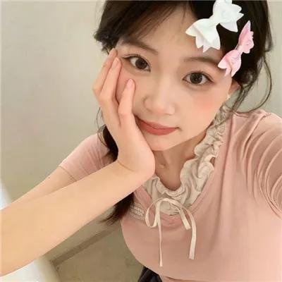 粉红小房子 海报
